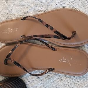Cheetah print flip flops size 7/8